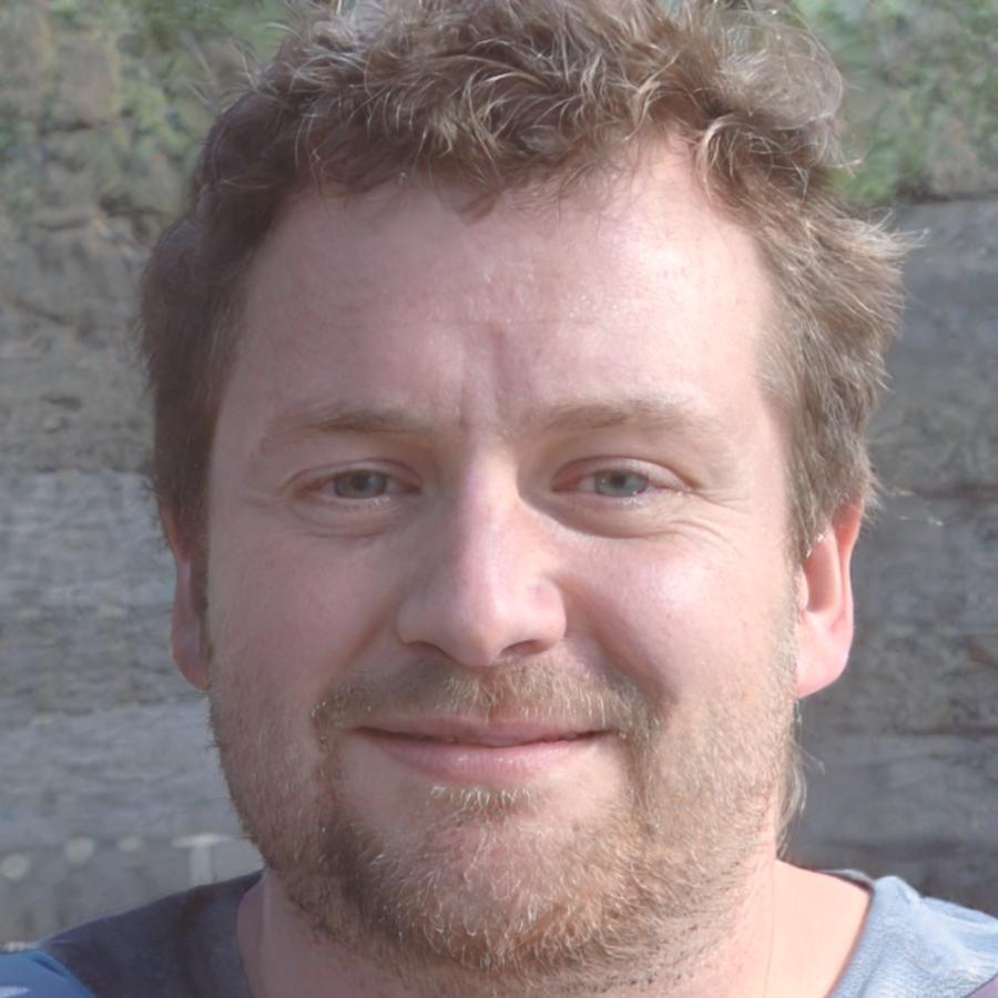 Quillon Hardcastle, Managing Director of zolaveniqra financial services